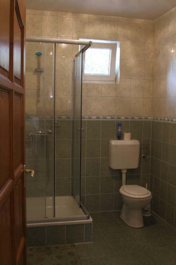 Viktor Vendeghaz Es Apartmanhaz Baktaloranthaza ภายนอก รูปภาพ