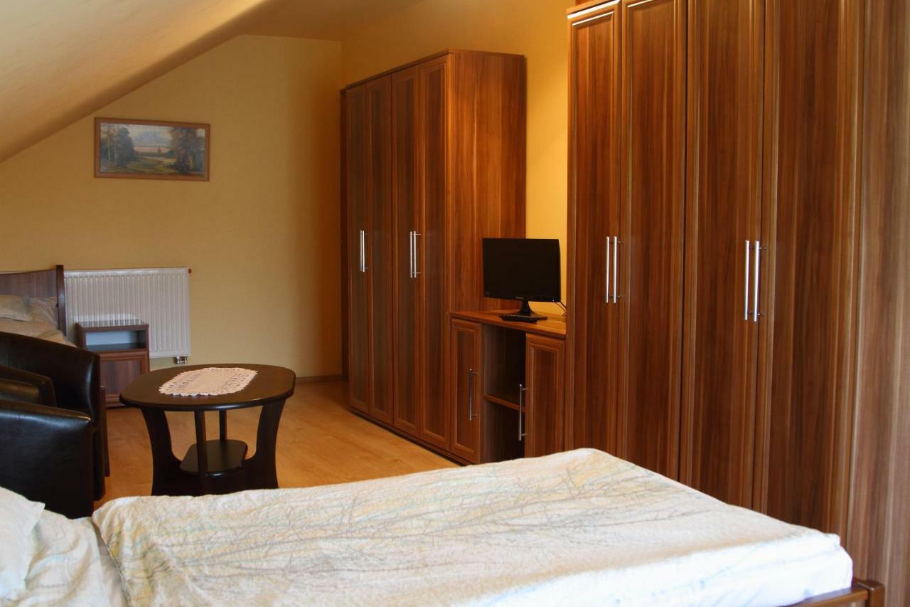 Viktor Vendeghaz Es Apartmanhaz Baktaloranthaza ภายนอก รูปภาพ