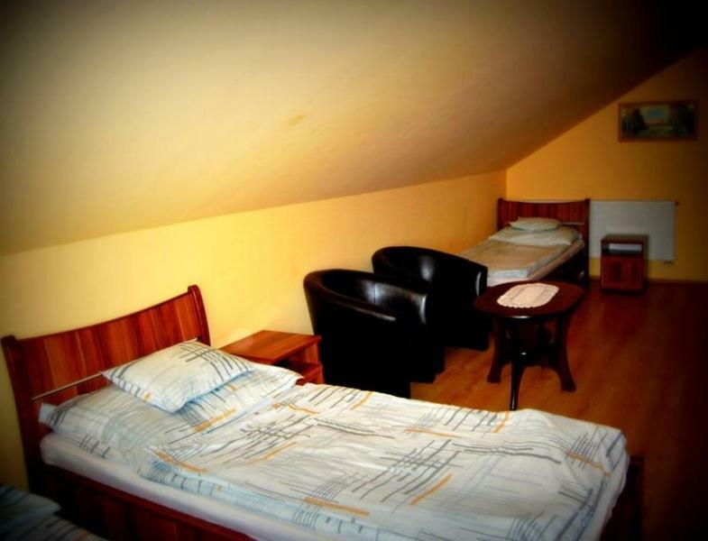 Viktor Vendeghaz Es Apartmanhaz Baktaloranthaza ภายนอก รูปภาพ
